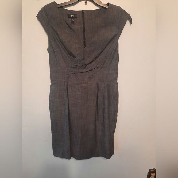 AGB dress size 8 Gray Vneck Dress - Picture 1 of 3
